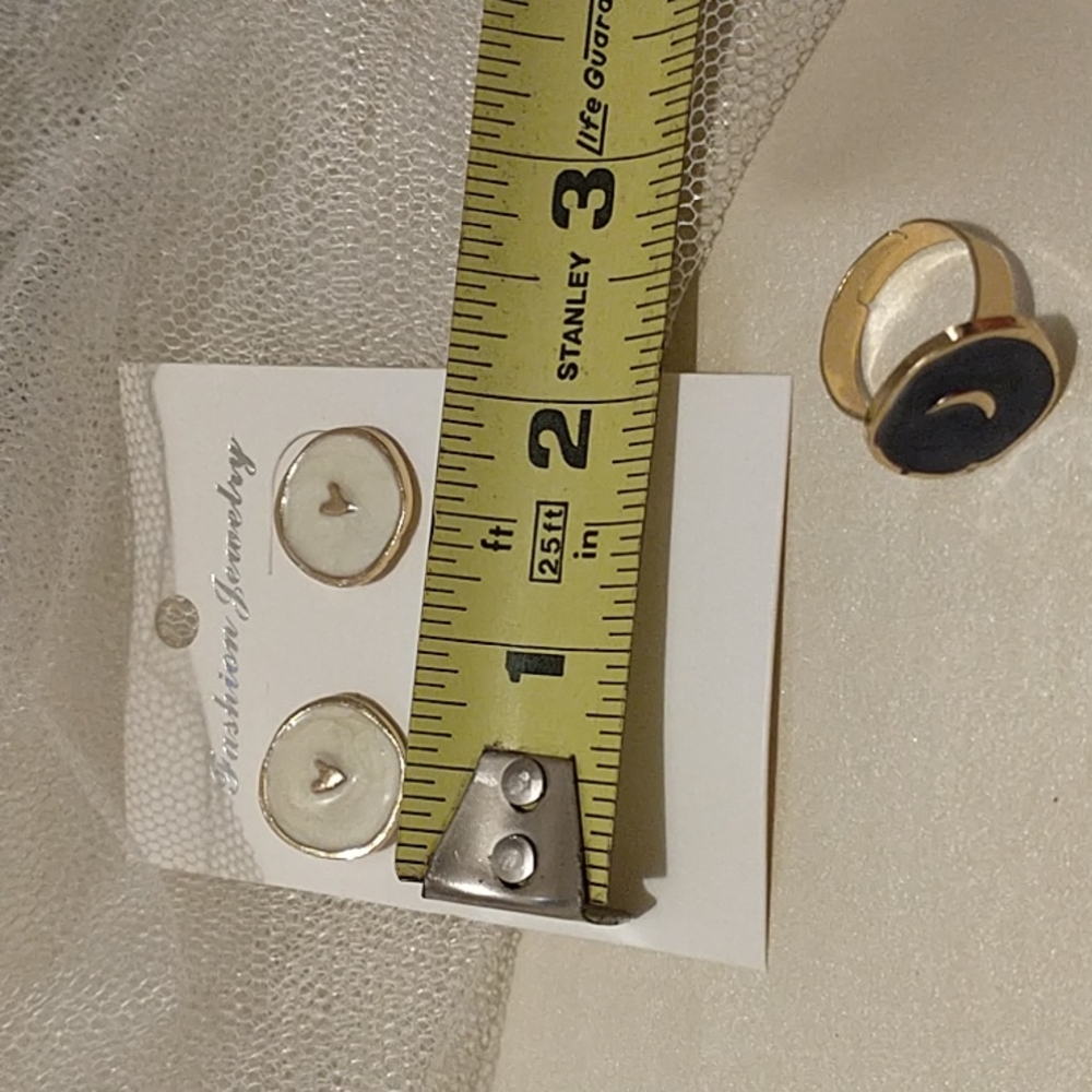 Pretty Enamel Earring Set with a bonus Ring! - Picture 7 of 10